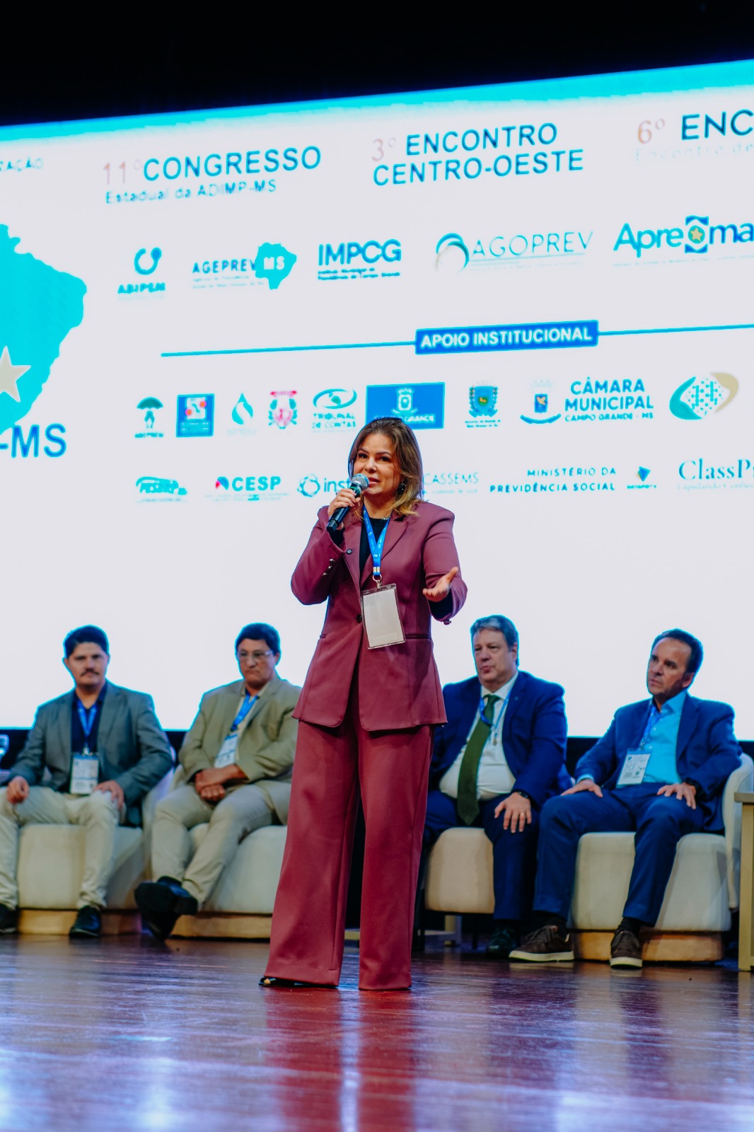 Vice-prefeita de Campo Grande, Dra. Camilla, destaca a importância da gestão previdenciária para o fortalecimento dos municípios durante abertura do Congresso